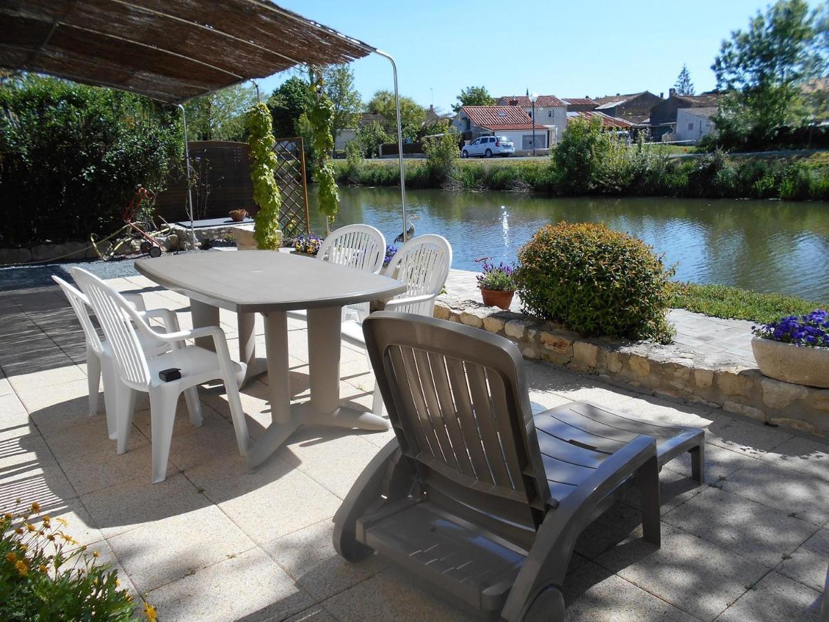 Marais Poitevin Bord Riviere Peche ,Barque, Velos, Wifi, Linge, Cheminee, Cuisine, Terrain De Boules La Taillee Exterior photo